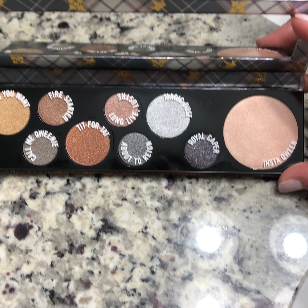 Mac eye shadow and highlight pallet